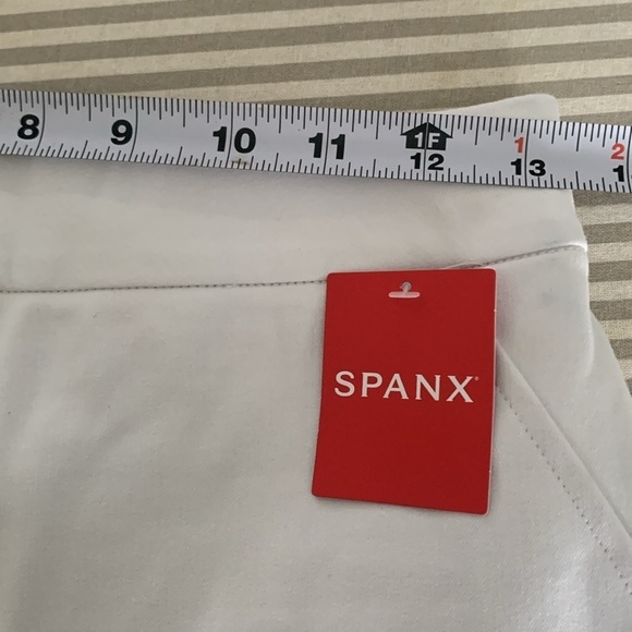 SPANX White Bermuda Shorts Comfortable Minimalist Design - Picture 8 of 9